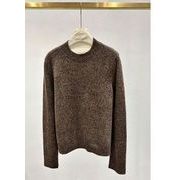 リブ編みに、あしらわれたジャカードの趣き