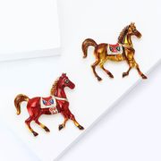 金属 エナメル 馬のブローチ 男女兼用 動物 ラインストーン 馬ブローチ コサージュ ピン 馬のアクセサリー