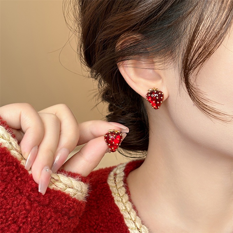 いちご❗️純プラチナ/純金❗️キャットピアス いちご❗️純プラチナ/純金❗️キャットピアス いちご❗️純プラチナ