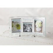 ジュエリーチャーム　ガラスフォトフレーム　３窓