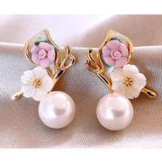 レーディス エレガント パールとフラワー デザイン ピアス　e0206