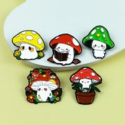 可愛いきのこピンバッジ｜カラフルな個性的デザイン服飾アクセサリー