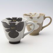 「毎日使う器」　粉引花紋　マグ【黒／白】
