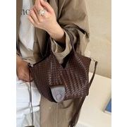 ショルダーバッグ　大容量　デイリー　韓国バッグ　レトロ　バケットバッグ　編み目